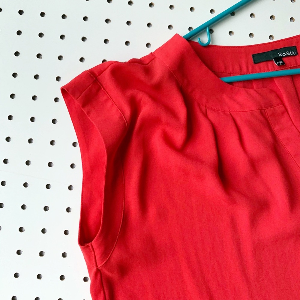 RO&DE sleeveless red button down split neck - Picture 5 of 6